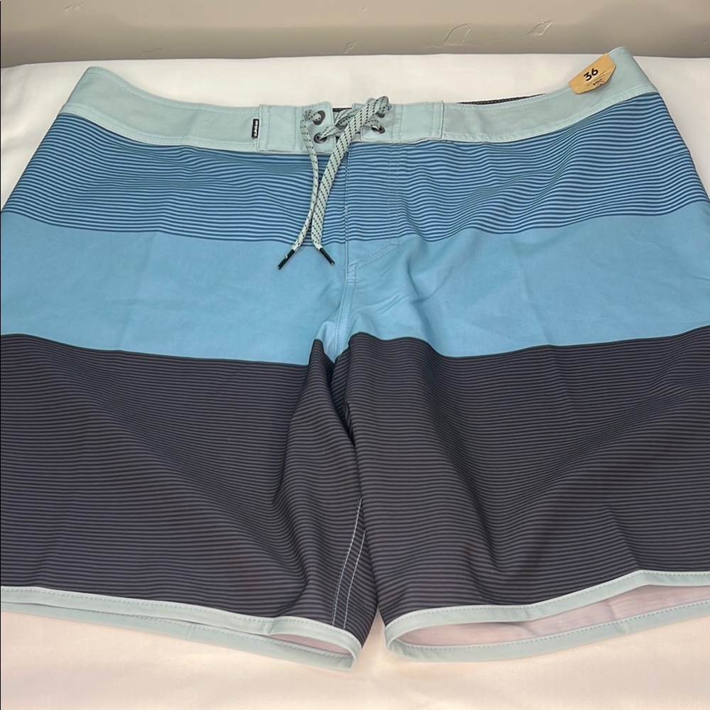 Quiksilver men’s Blue Board Shorts Color-Blocked Design 36 waist NWT not lined